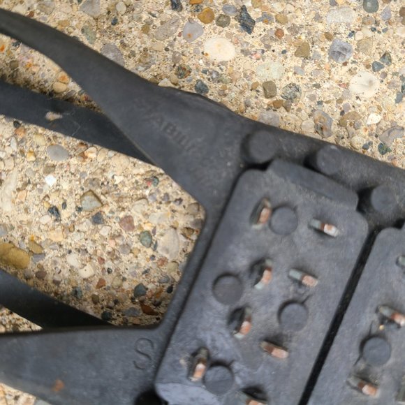 "Yaktrax" traction system (unknown brand) - Picture 3 of 5